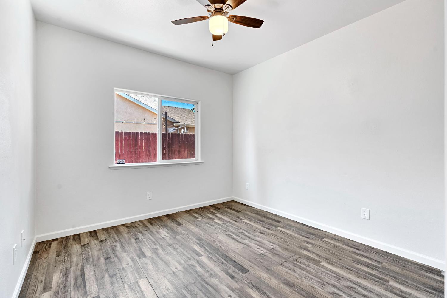 1742 Acacia Ave, Sanger, CA 93657