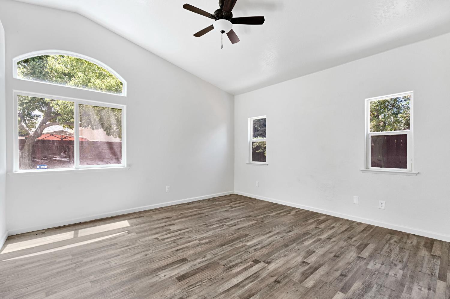 1742 Acacia Ave, Sanger, CA 93657