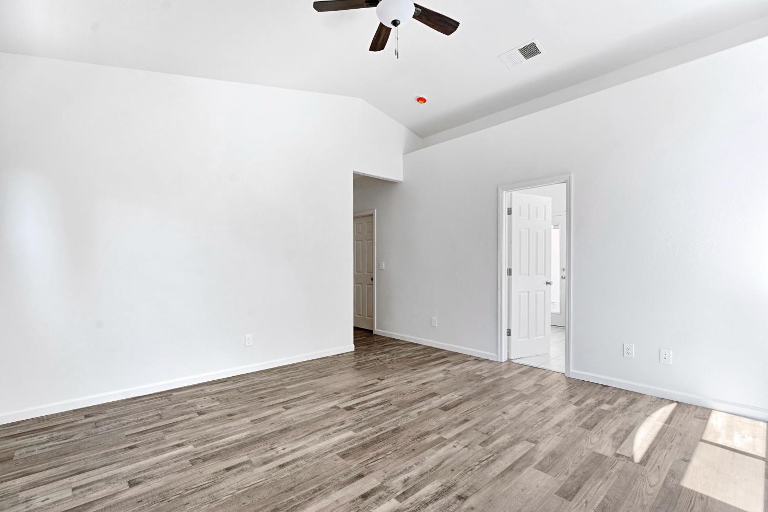 1742 Acacia Ave, Sanger, CA 93657