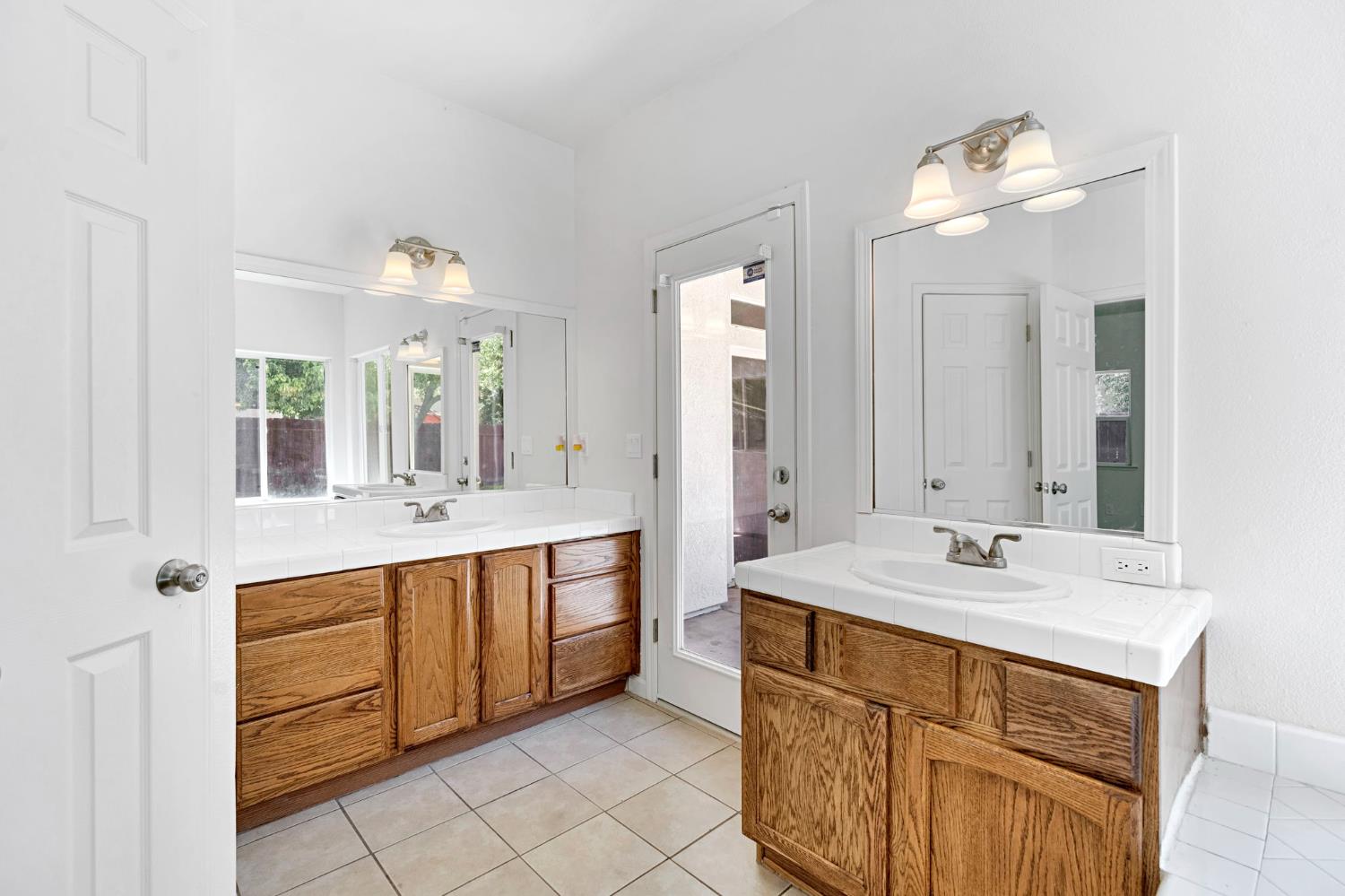1742 Acacia Ave, Sanger, CA 93657
