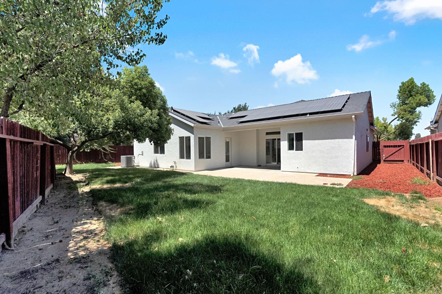 1742 Acacia Ave, Sanger, CA 93657