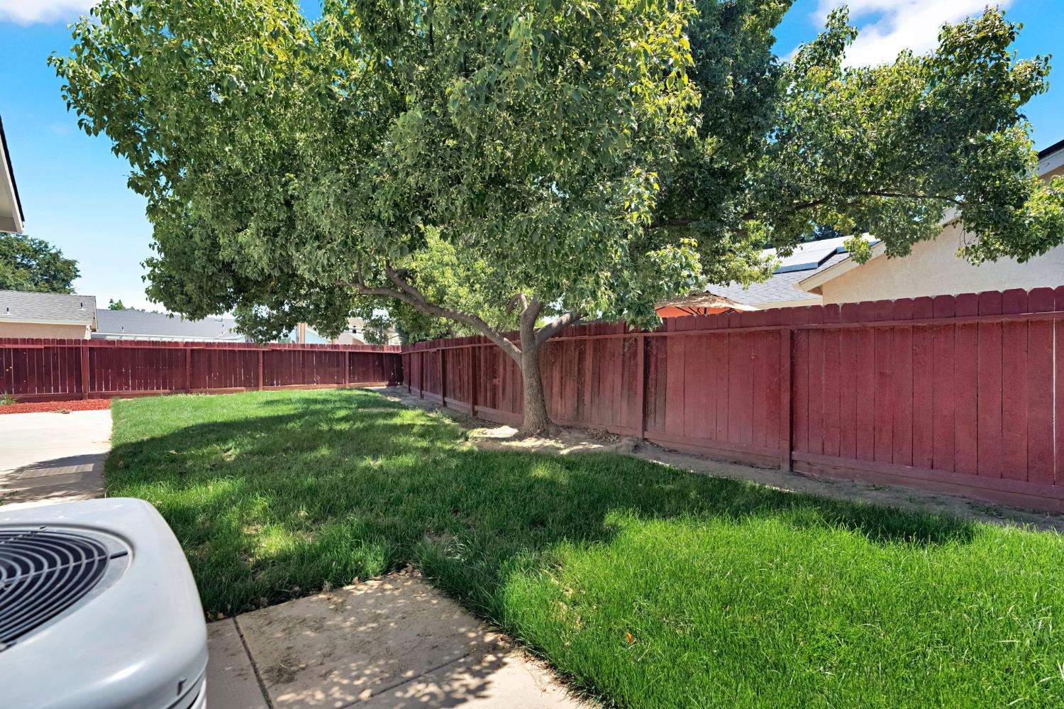 1742 Acacia Ave, Sanger, CA 93657