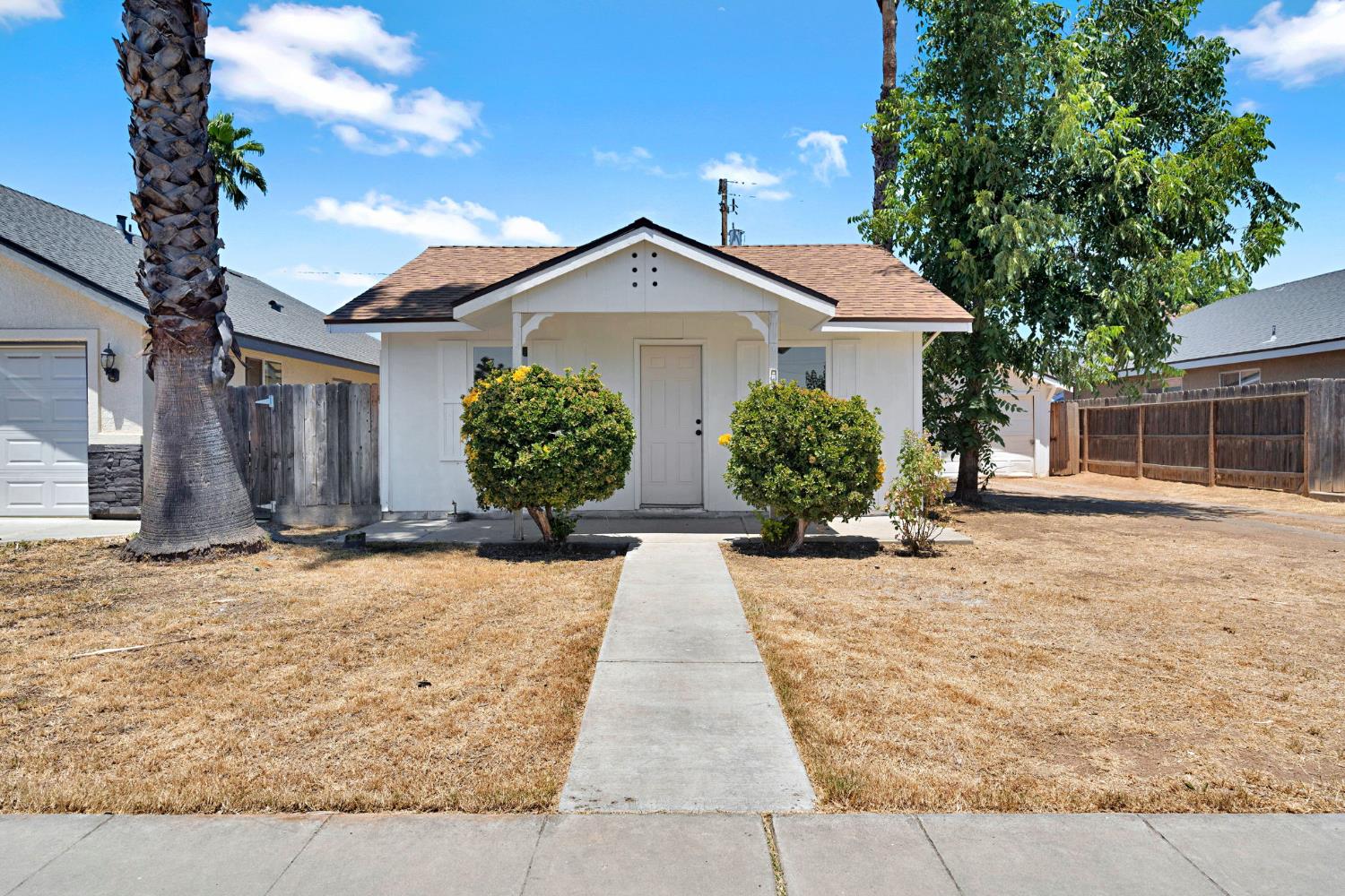 330 W Beechwood Ave, Pinedale, CA 93650