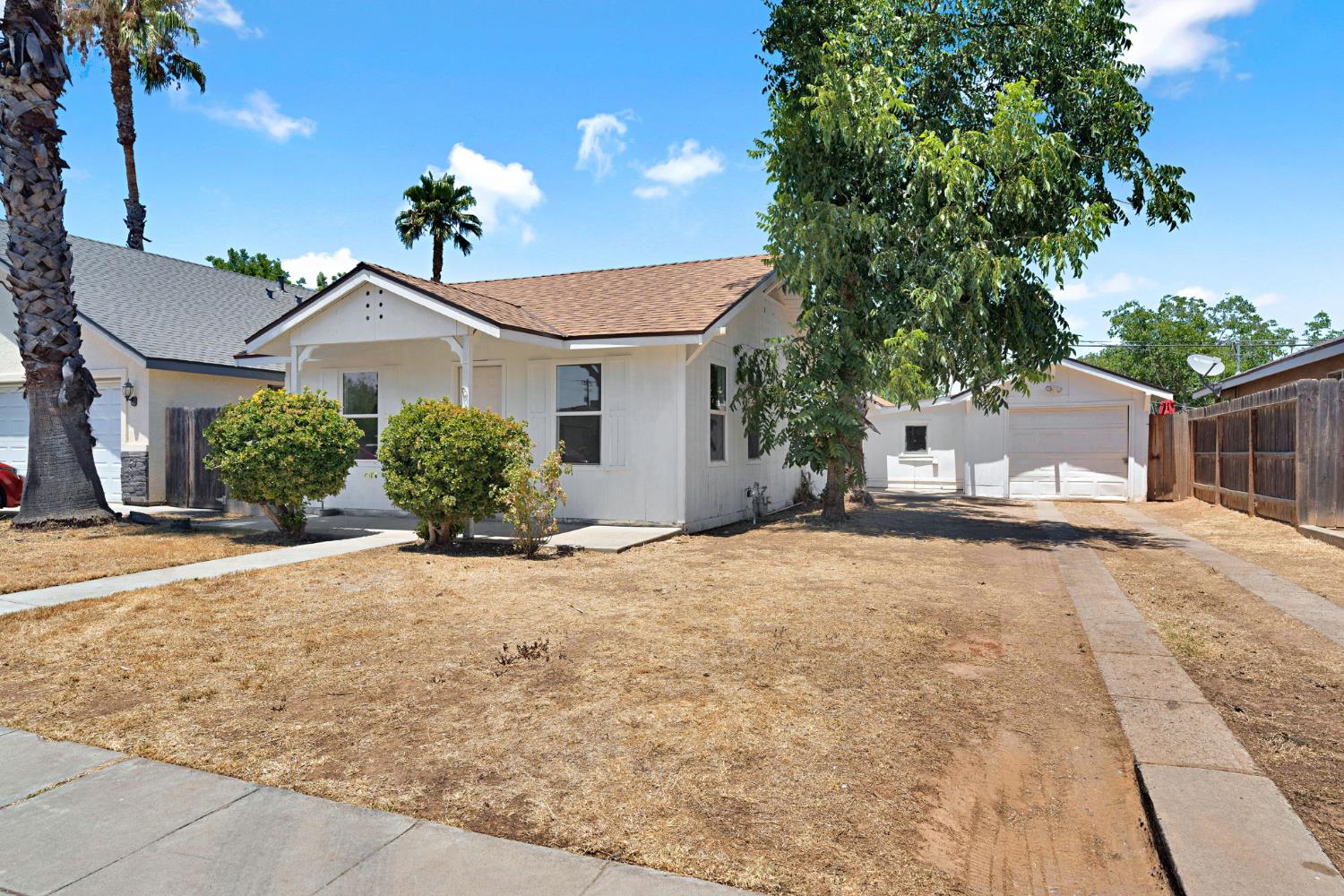 330 W Beechwood Ave, Pinedale, CA 93650