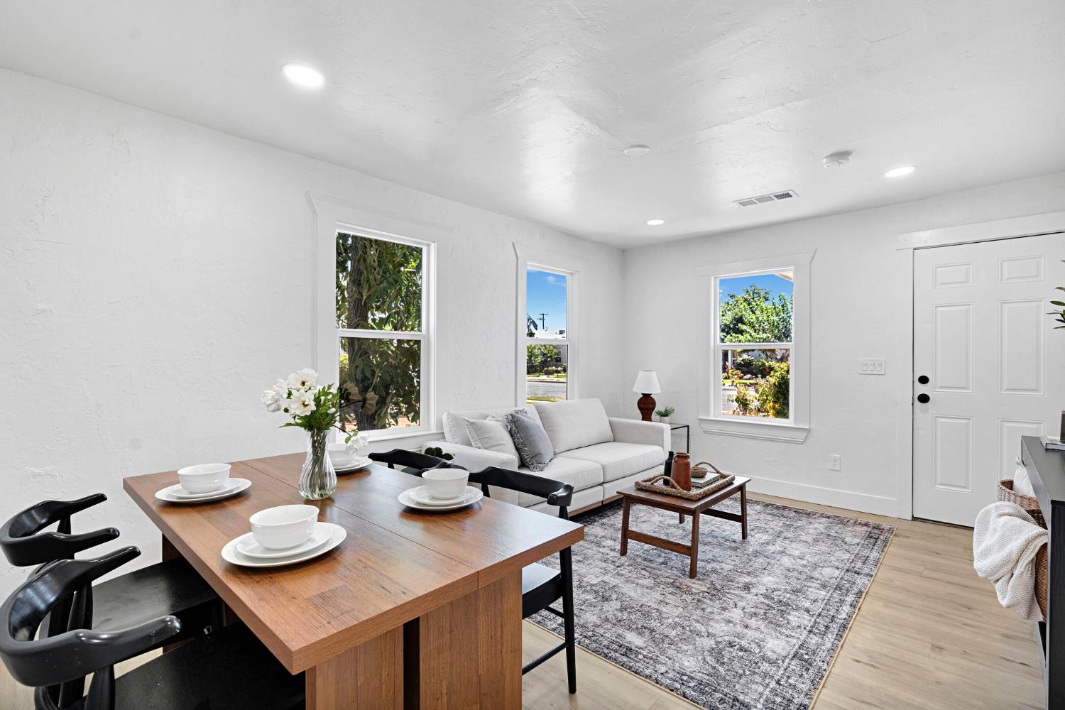 330 W Beechwood Ave, Pinedale, CA 93650