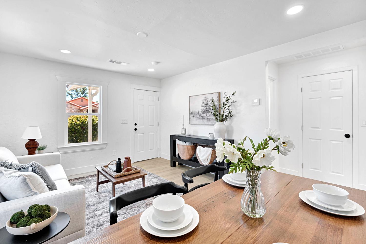 330 W Beechwood Ave, Pinedale, CA 93650