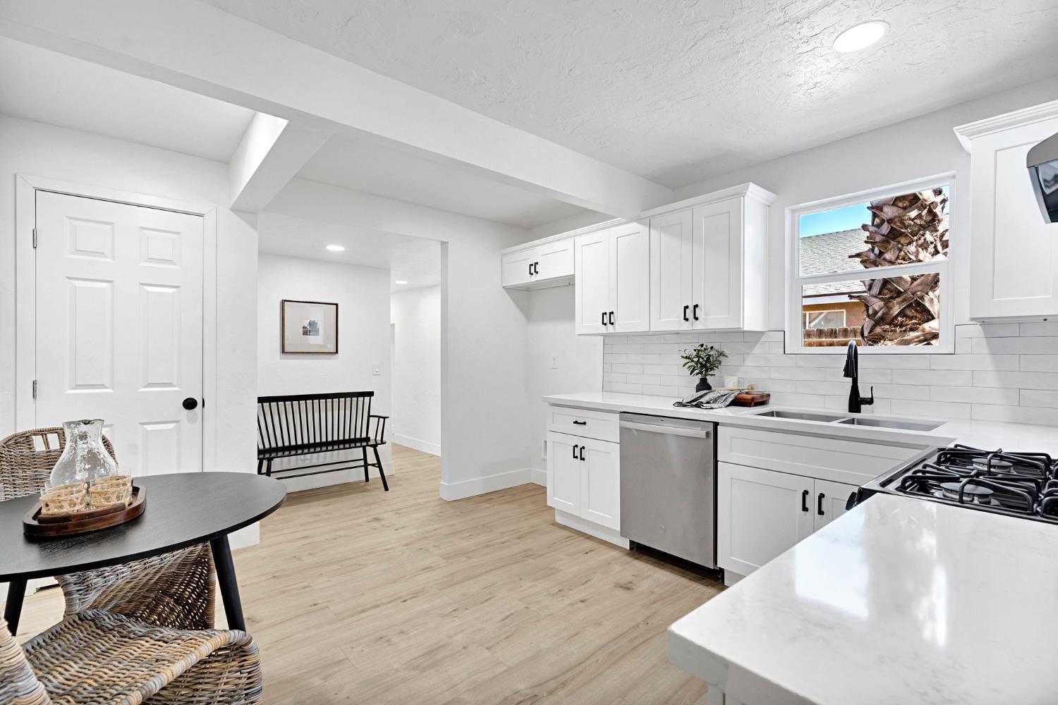 330 W Beechwood Ave, Pinedale, CA 93650