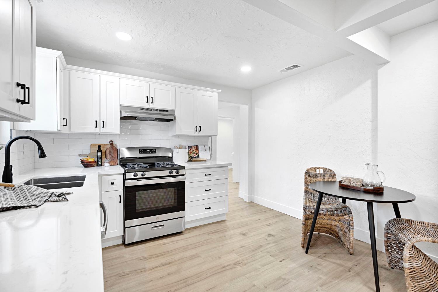 330 W Beechwood Ave, Pinedale, CA 93650