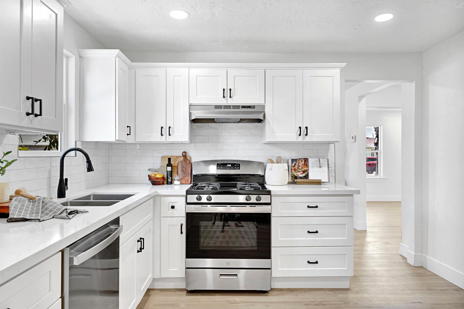 330 W Beechwood Ave, Pinedale, CA 93650