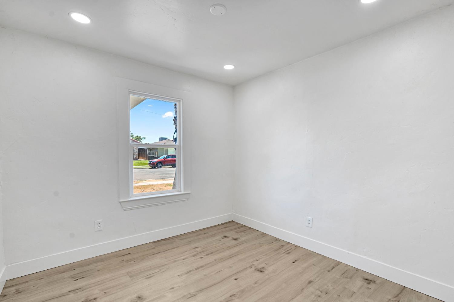 330 W Beechwood Ave, Pinedale, CA 93650