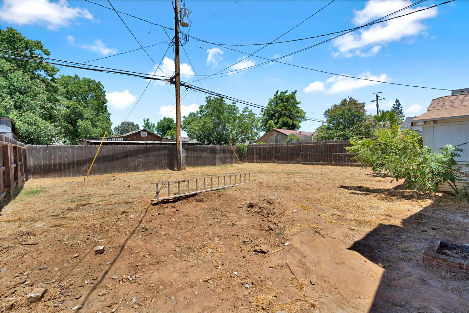 330 W Beechwood Ave, Pinedale, CA 93650