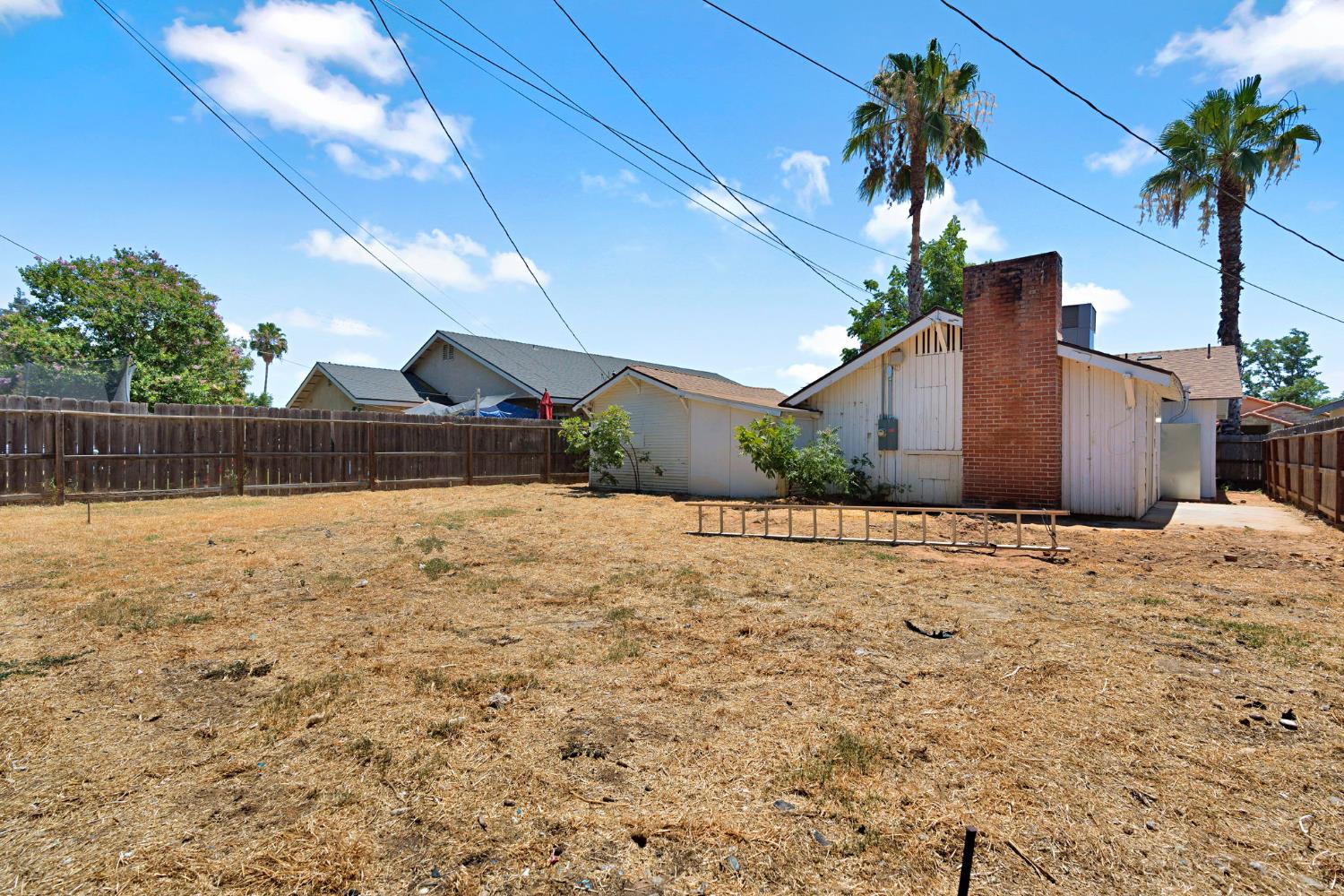 330 W Beechwood Ave, Pinedale, CA 93650
