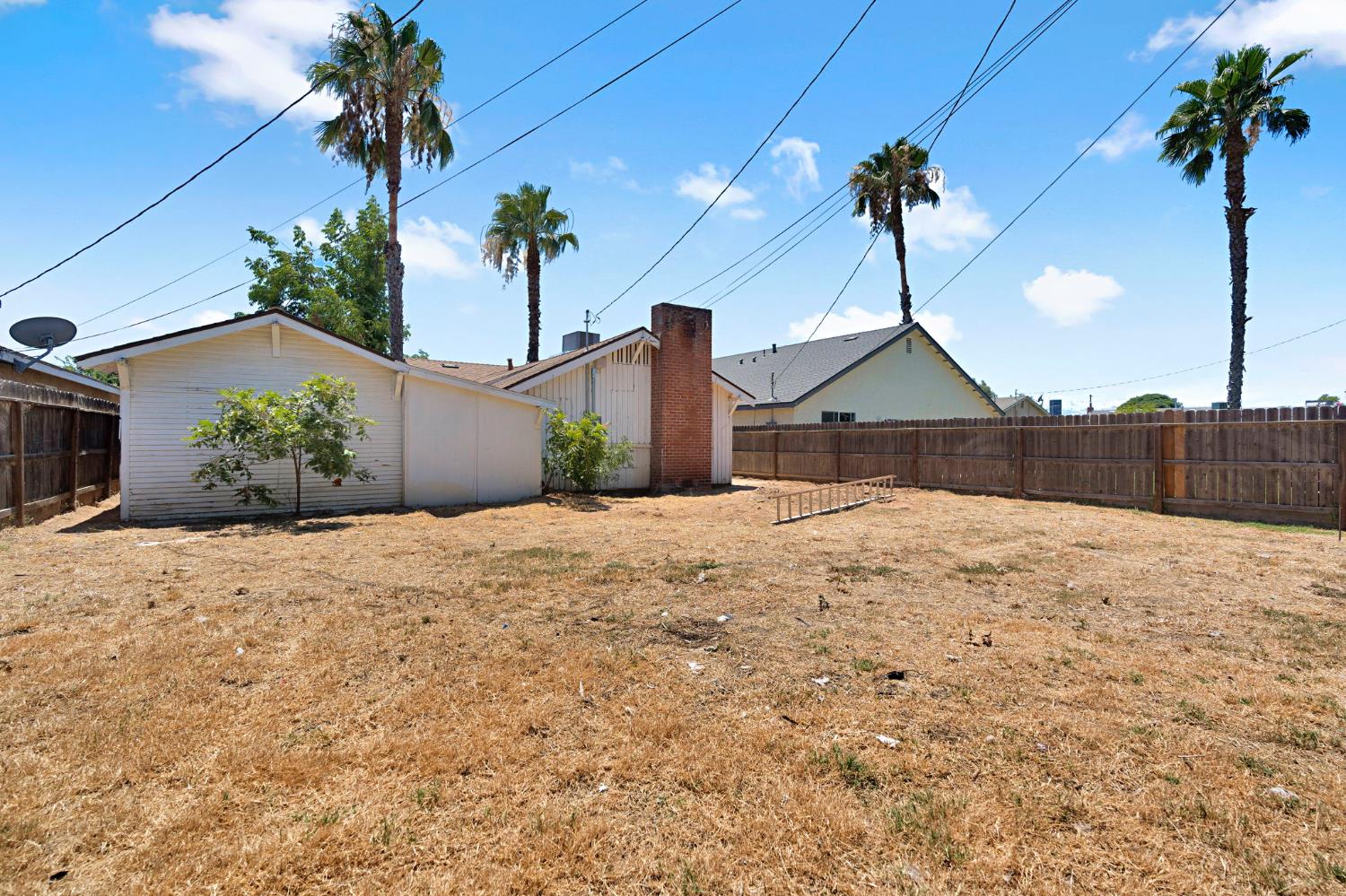 330 W Beechwood Ave, Pinedale, CA 93650
