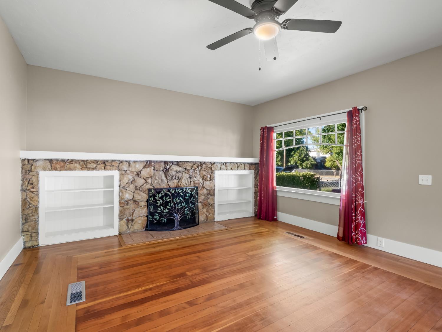801 N Safford Ave, Fresno, CA 93728