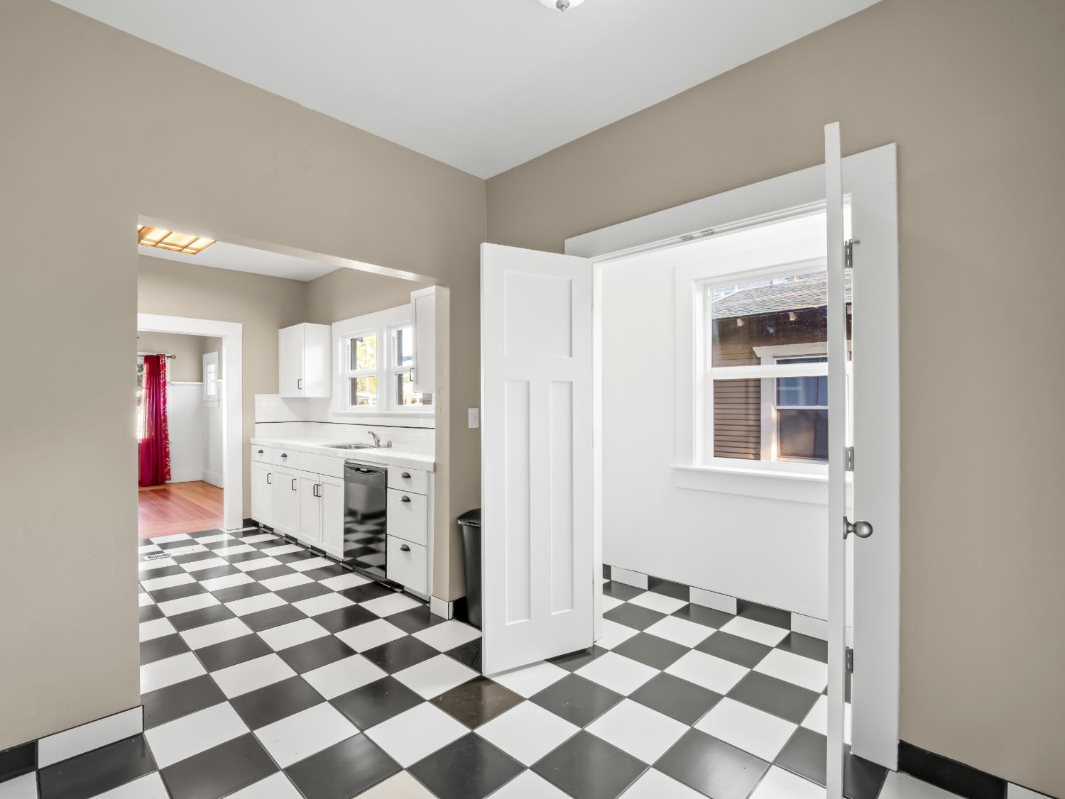 801 N Safford Ave, Fresno, CA 93728