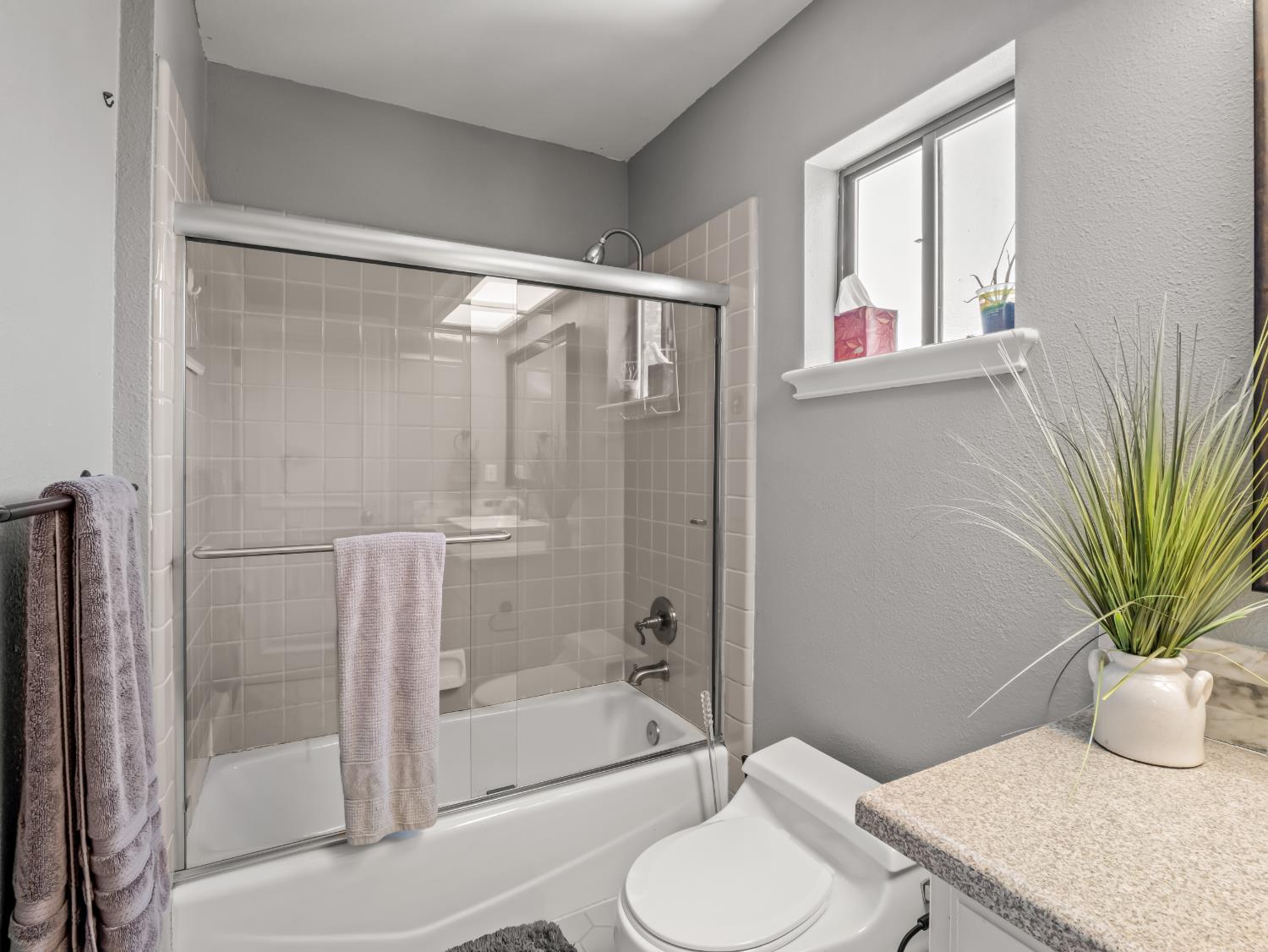 21700 Westmere Ln, Friant, CA 93626