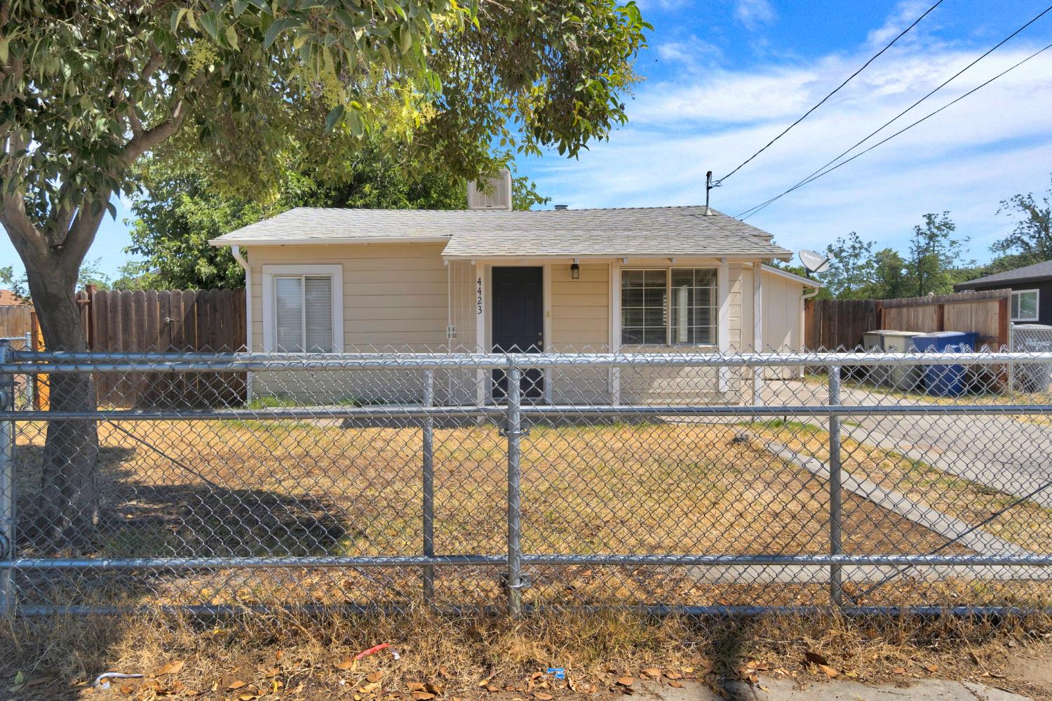 4423 E Floradora Ave, Fresno, CA 93703