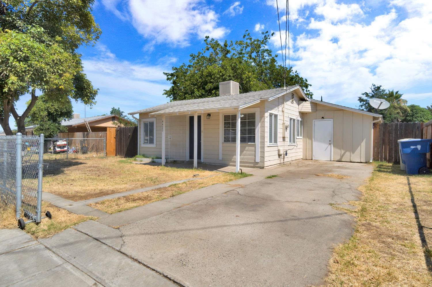 4423 E Floradora Ave, Fresno, CA 93703
