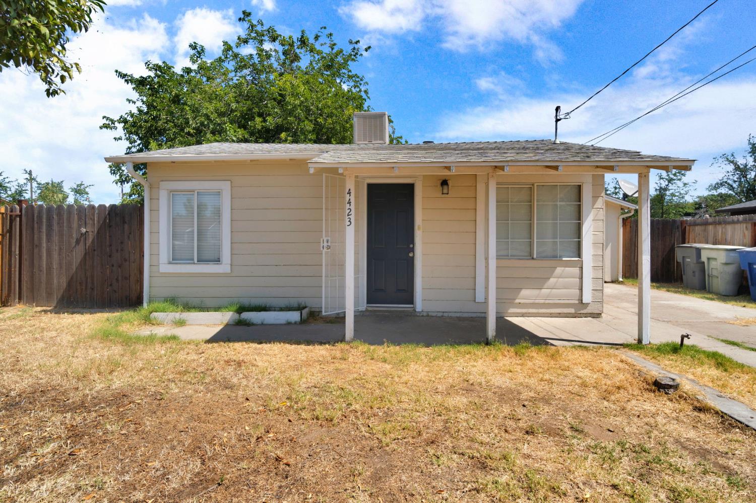 4423 E Floradora Ave, Fresno, CA 93703