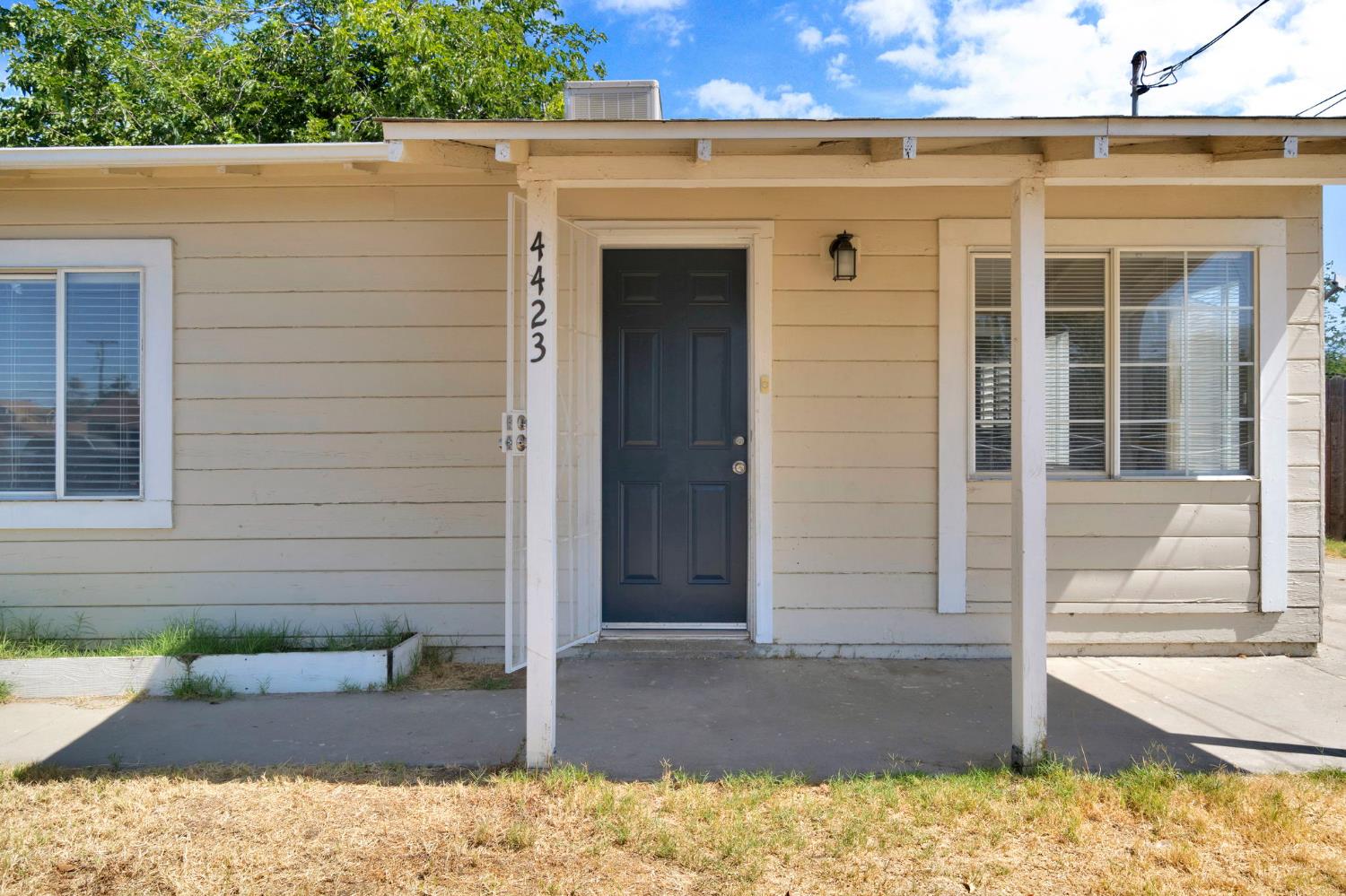 4423 E Floradora Ave, Fresno, CA 93703