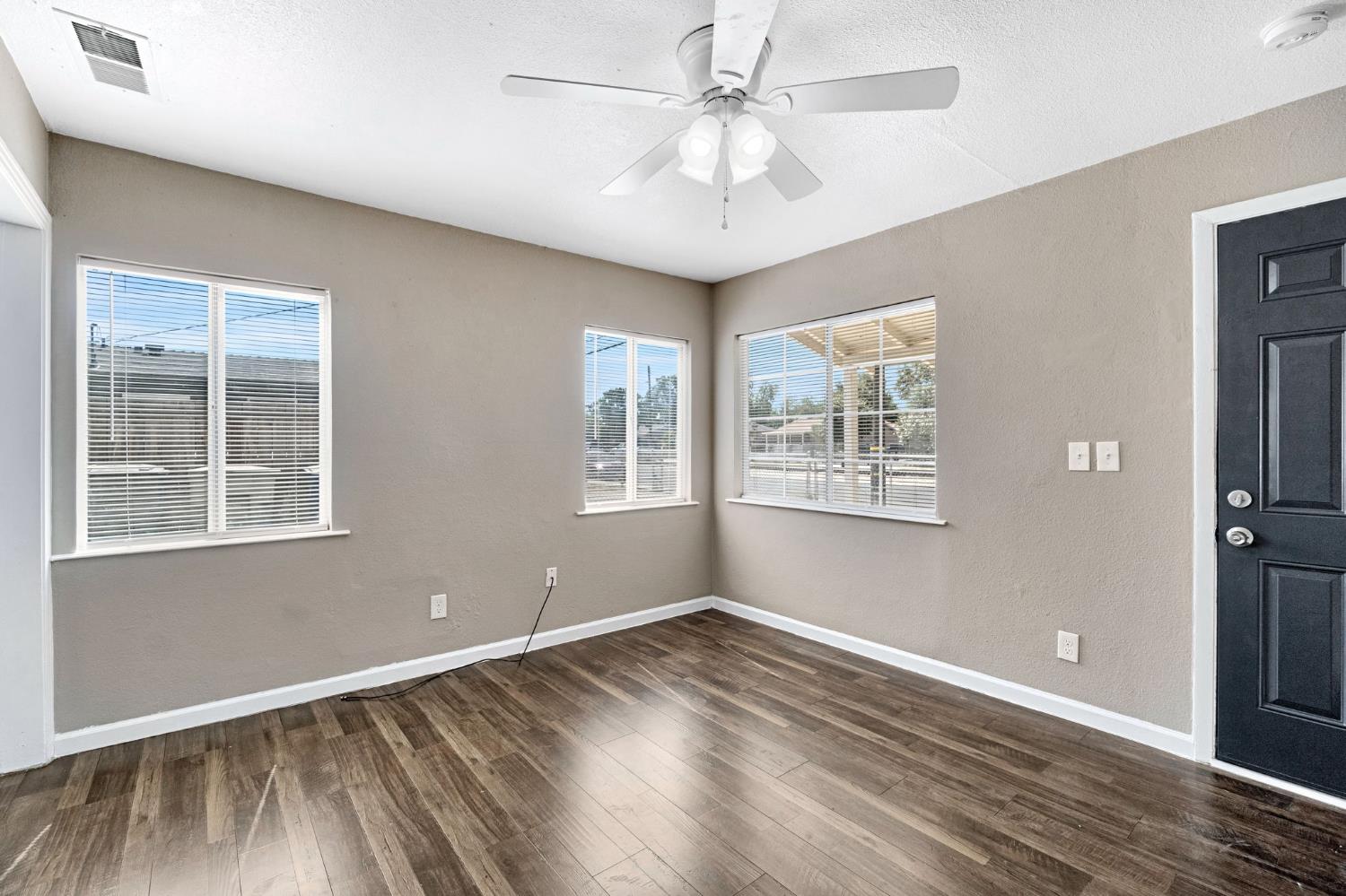 4423 E Floradora Ave, Fresno, CA 93703