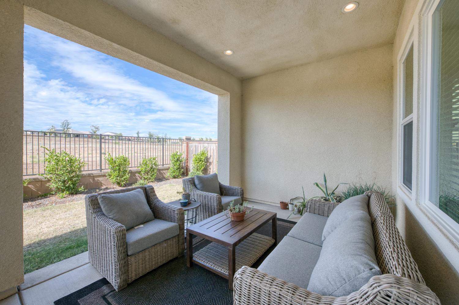 948 Beaver Pond, Madera, CA 93636