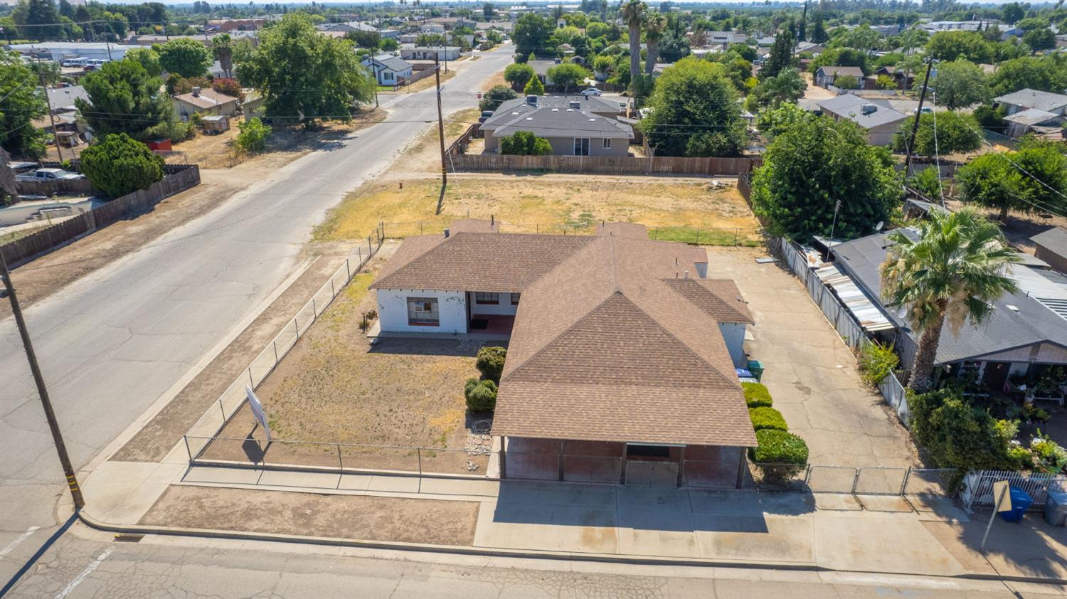 465 4Th St, Orange Cove, CA 93646