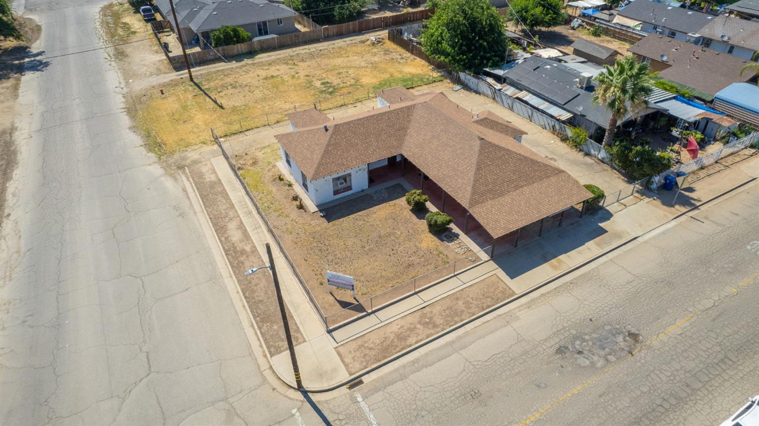 465 4Th St, Orange Cove, CA 93646