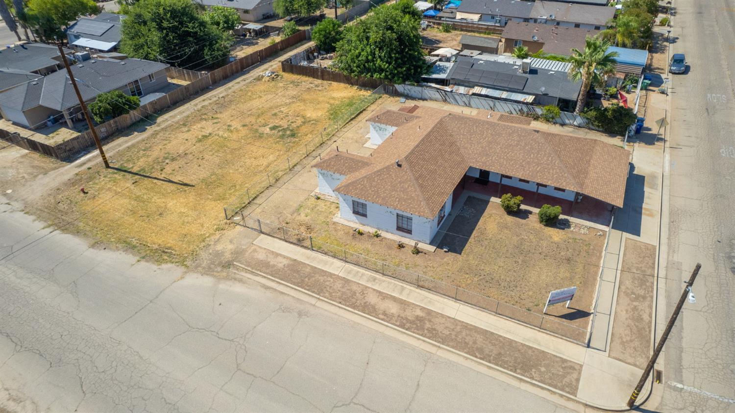 465 4Th St, Orange Cove, CA 93646