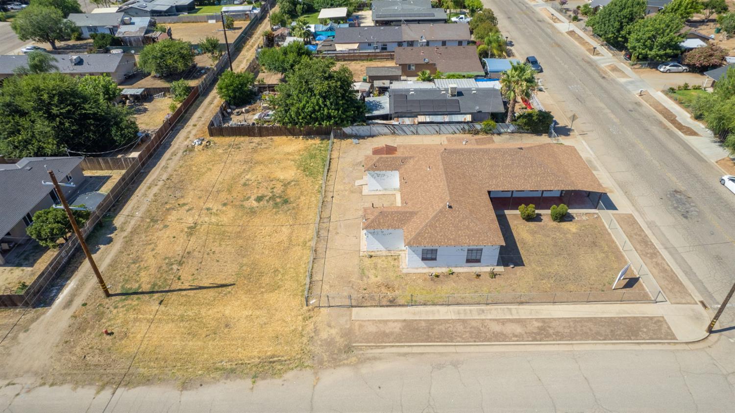 465 4Th St, Orange Cove, CA 93646
