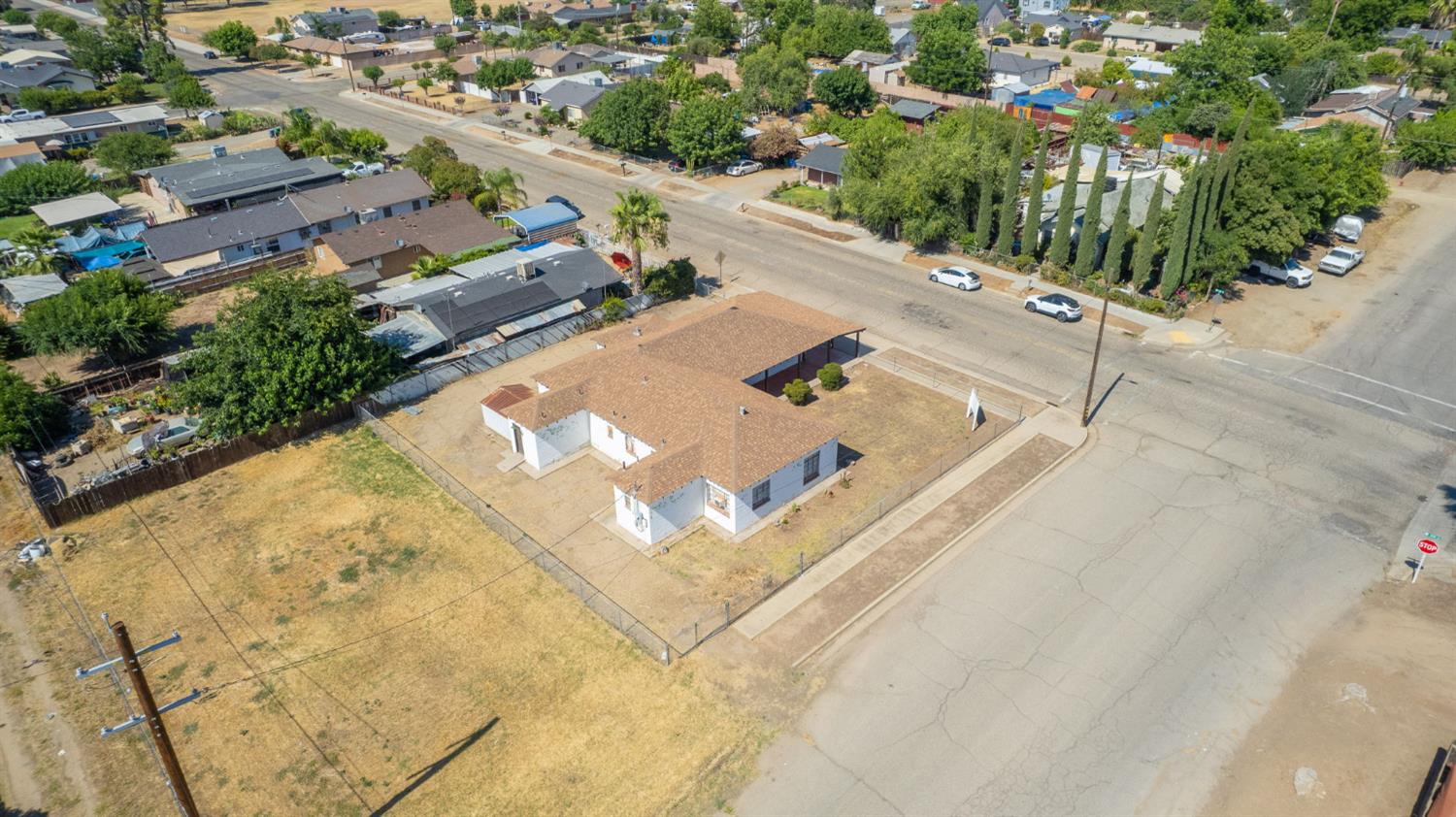 465 4Th St, Orange Cove, CA 93646