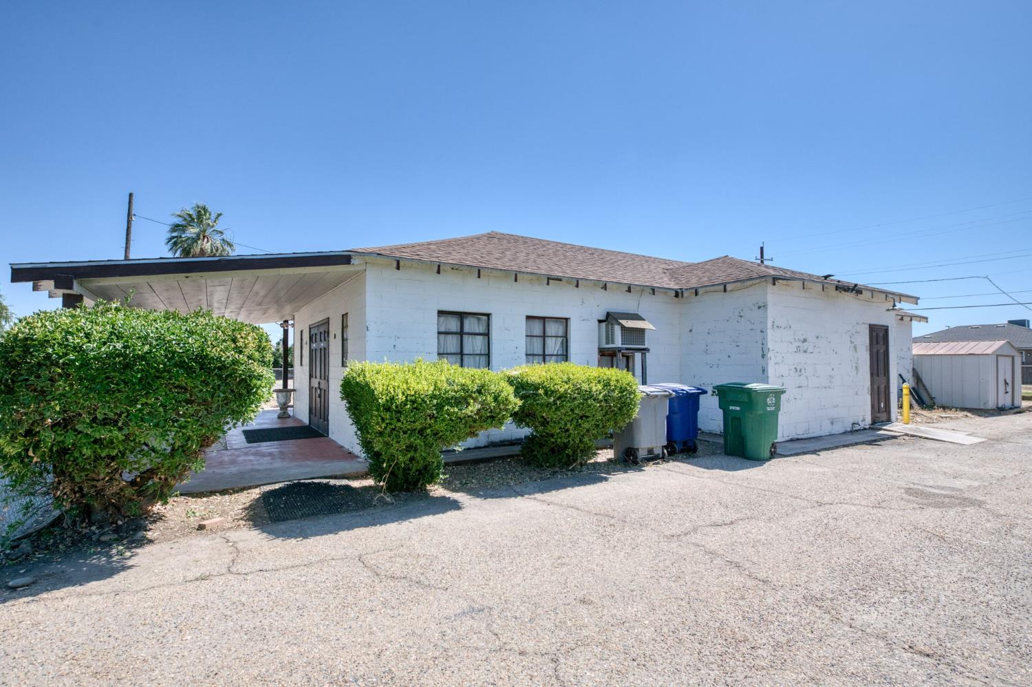465 4Th St, Orange Cove, CA 93646