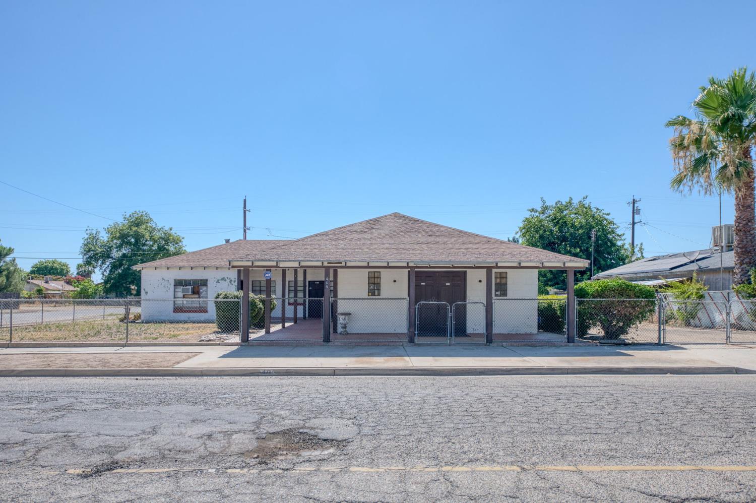 465 4Th St, Orange Cove, CA 93646