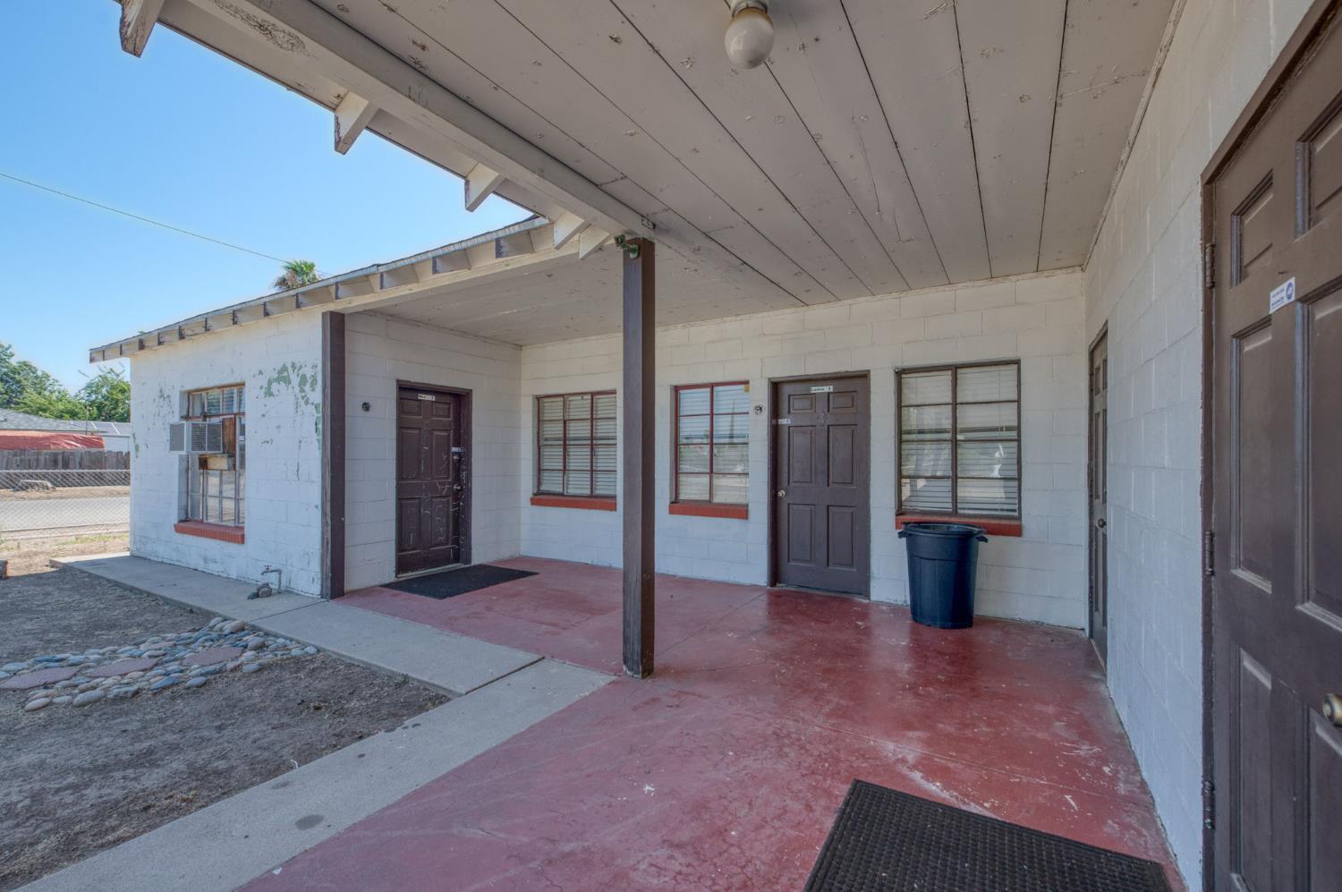 465 4Th St, Orange Cove, CA 93646