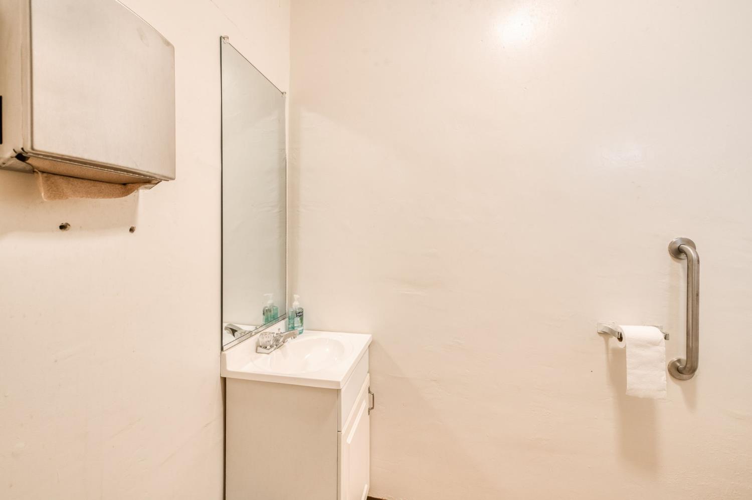 465 4Th St, Orange Cove, CA 93646