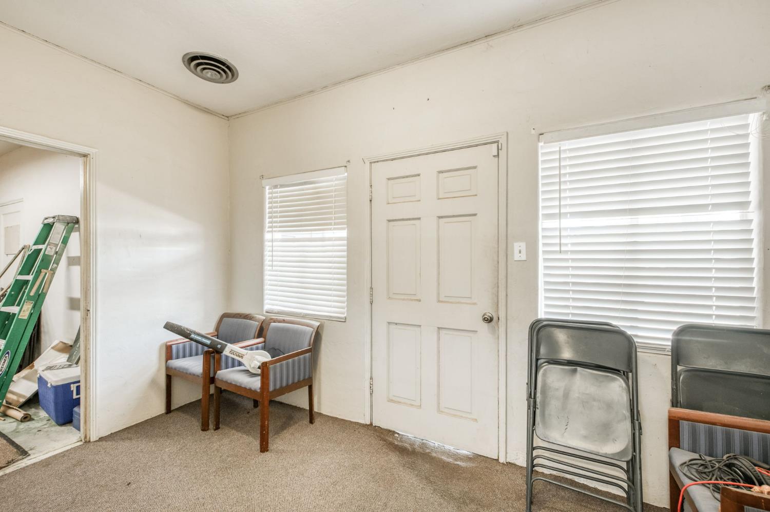 465 4Th St, Orange Cove, CA 93646