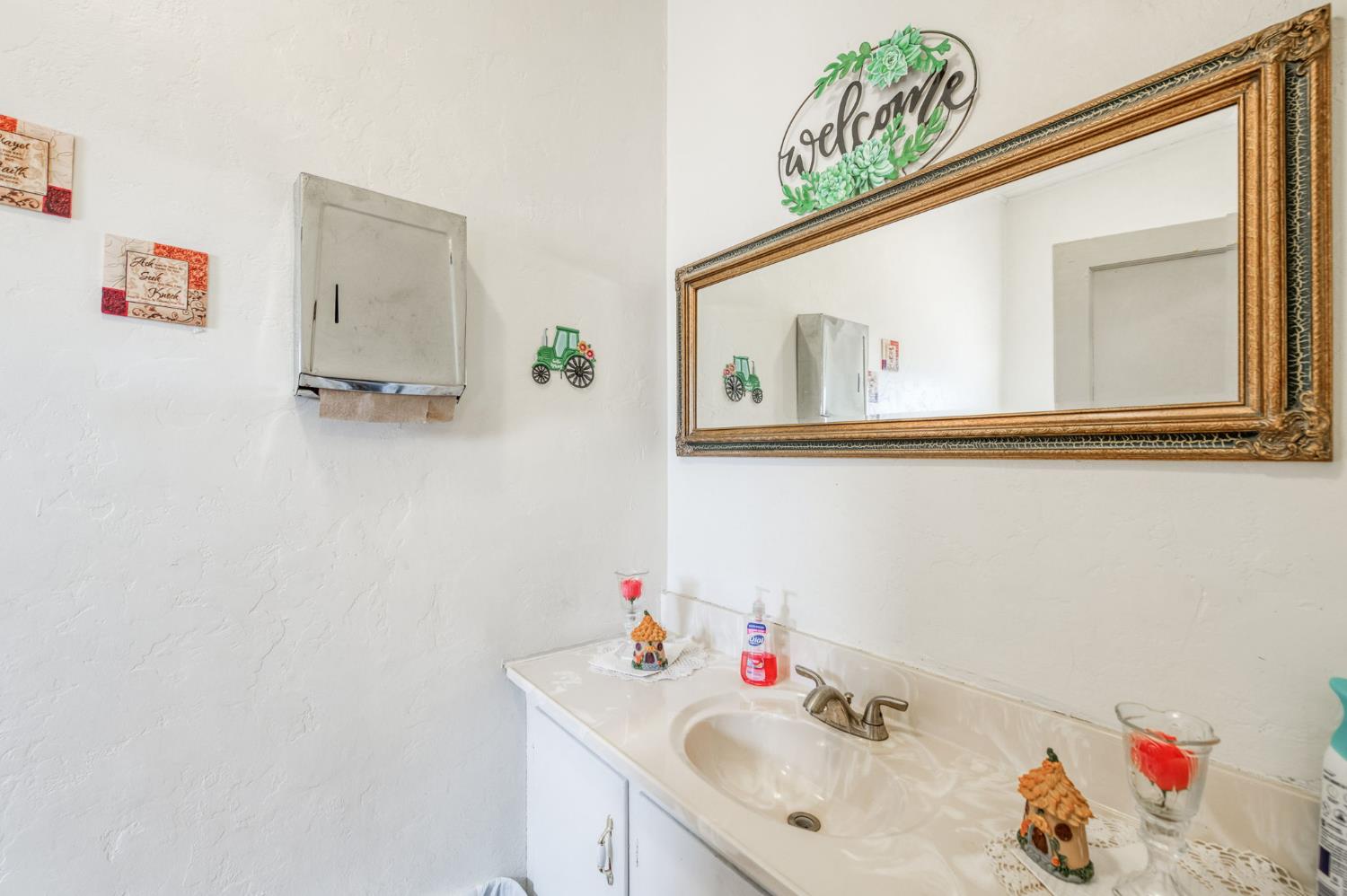 465 4Th St, Orange Cove, CA 93646