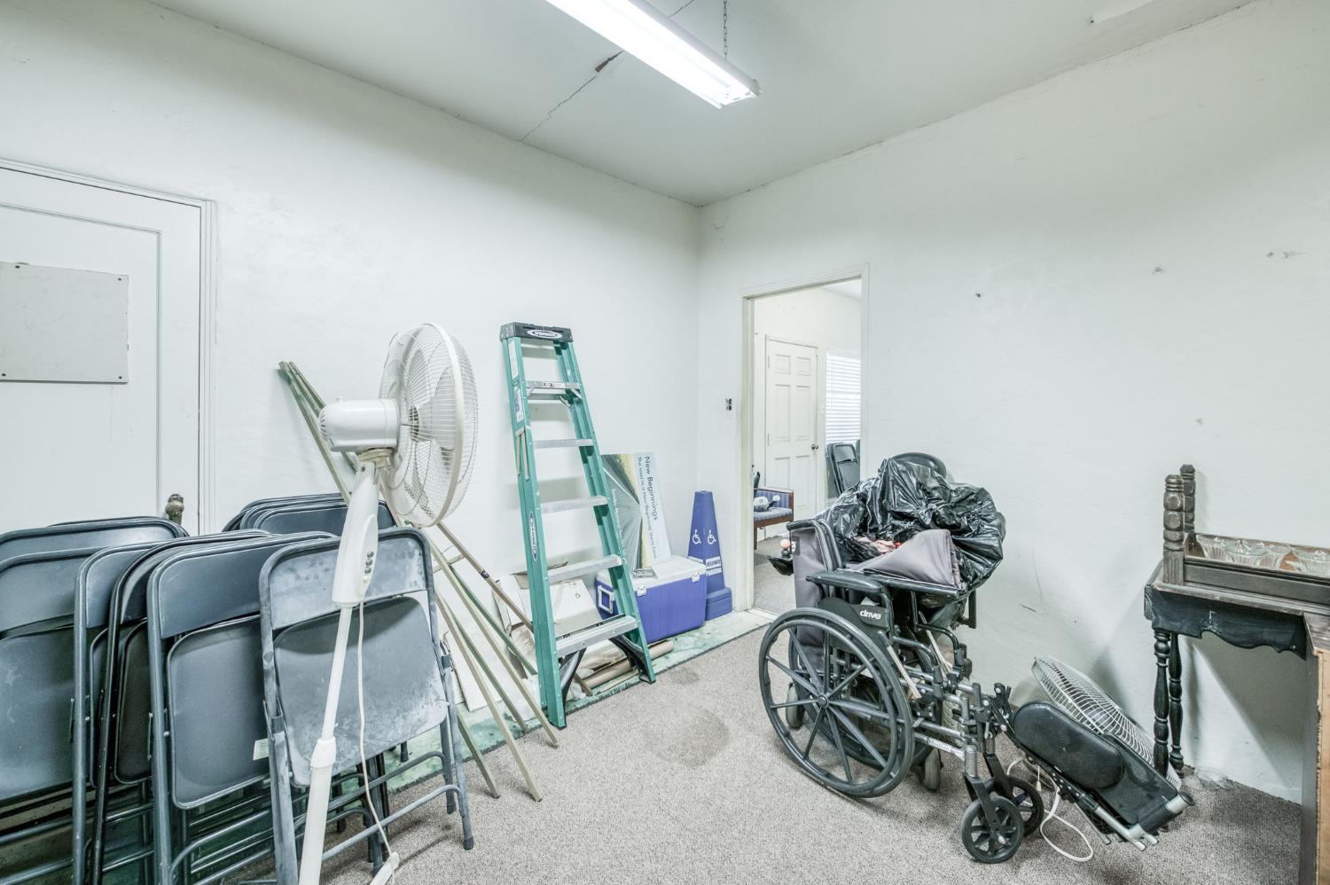465 4Th St, Orange Cove, CA 93646