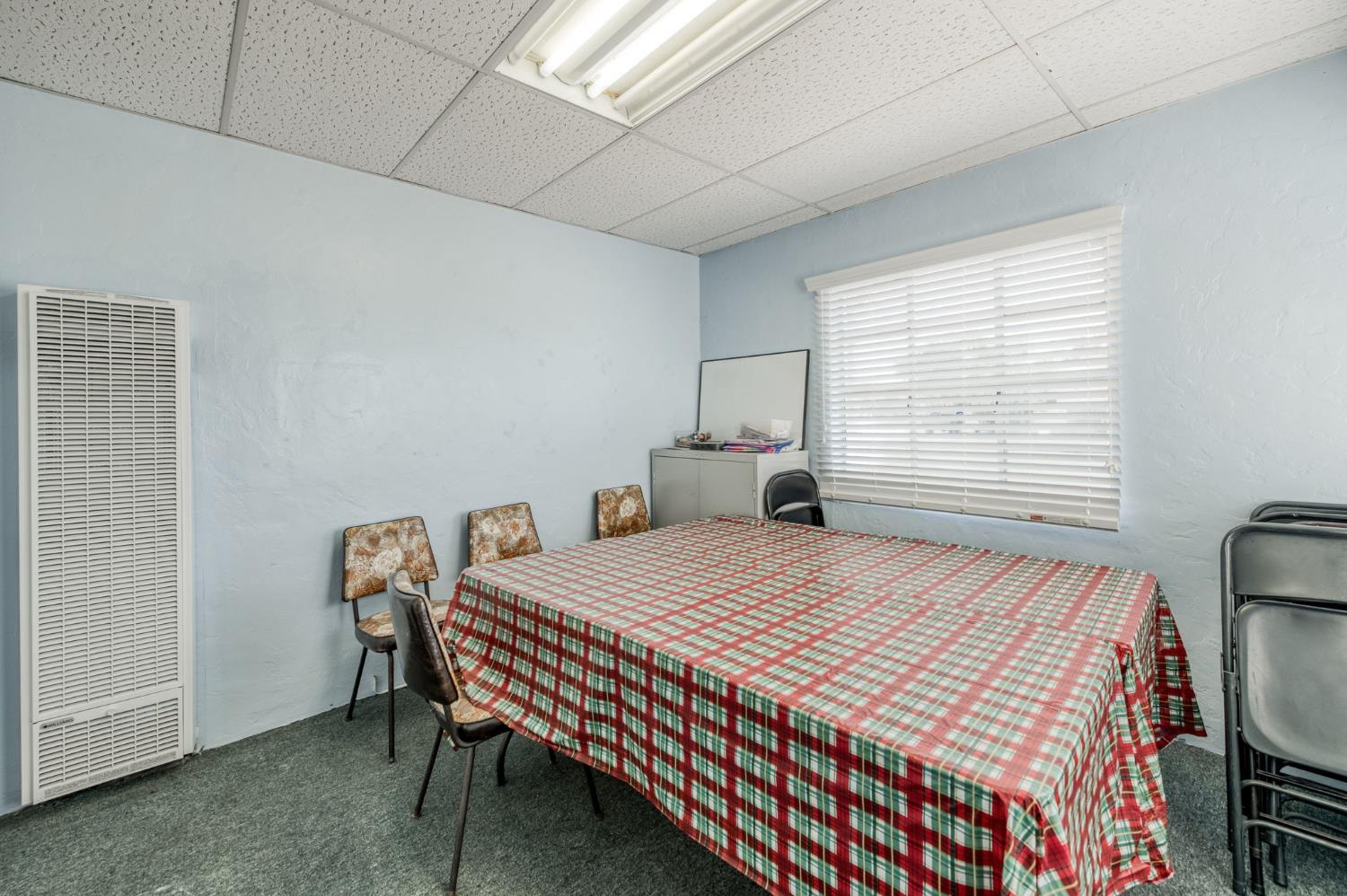 465 4Th St, Orange Cove, CA 93646