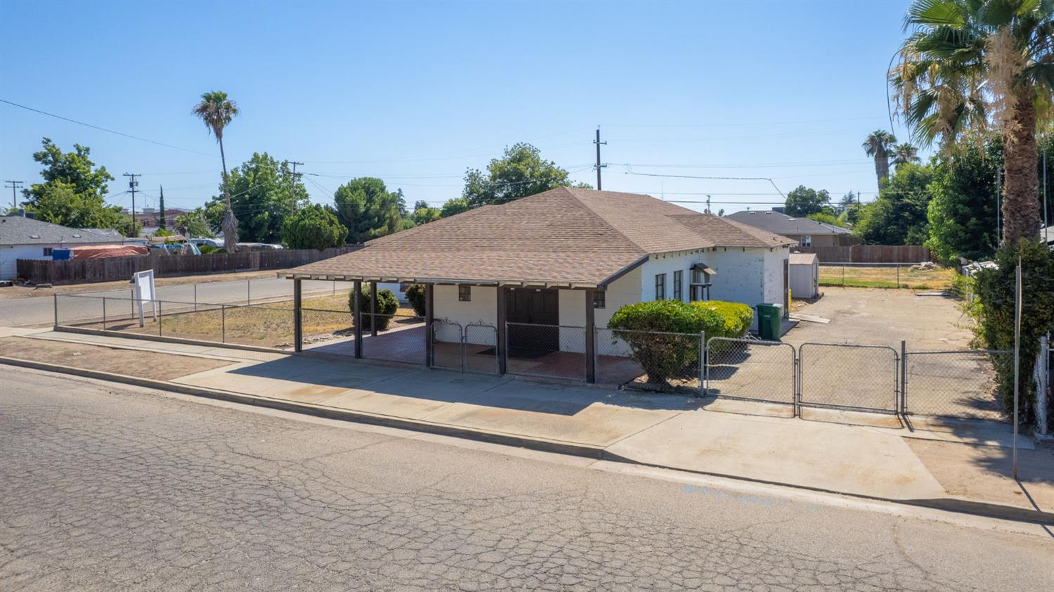 465 4Th St, Orange Cove, CA 93646