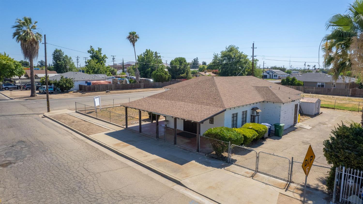 465 4Th St, Orange Cove, CA 93646