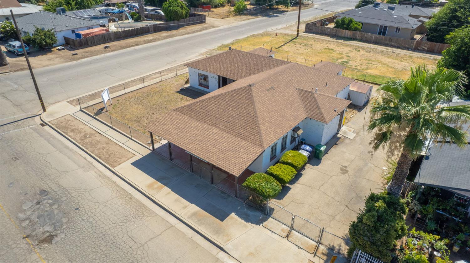 465 4Th St, Orange Cove, CA 93646
