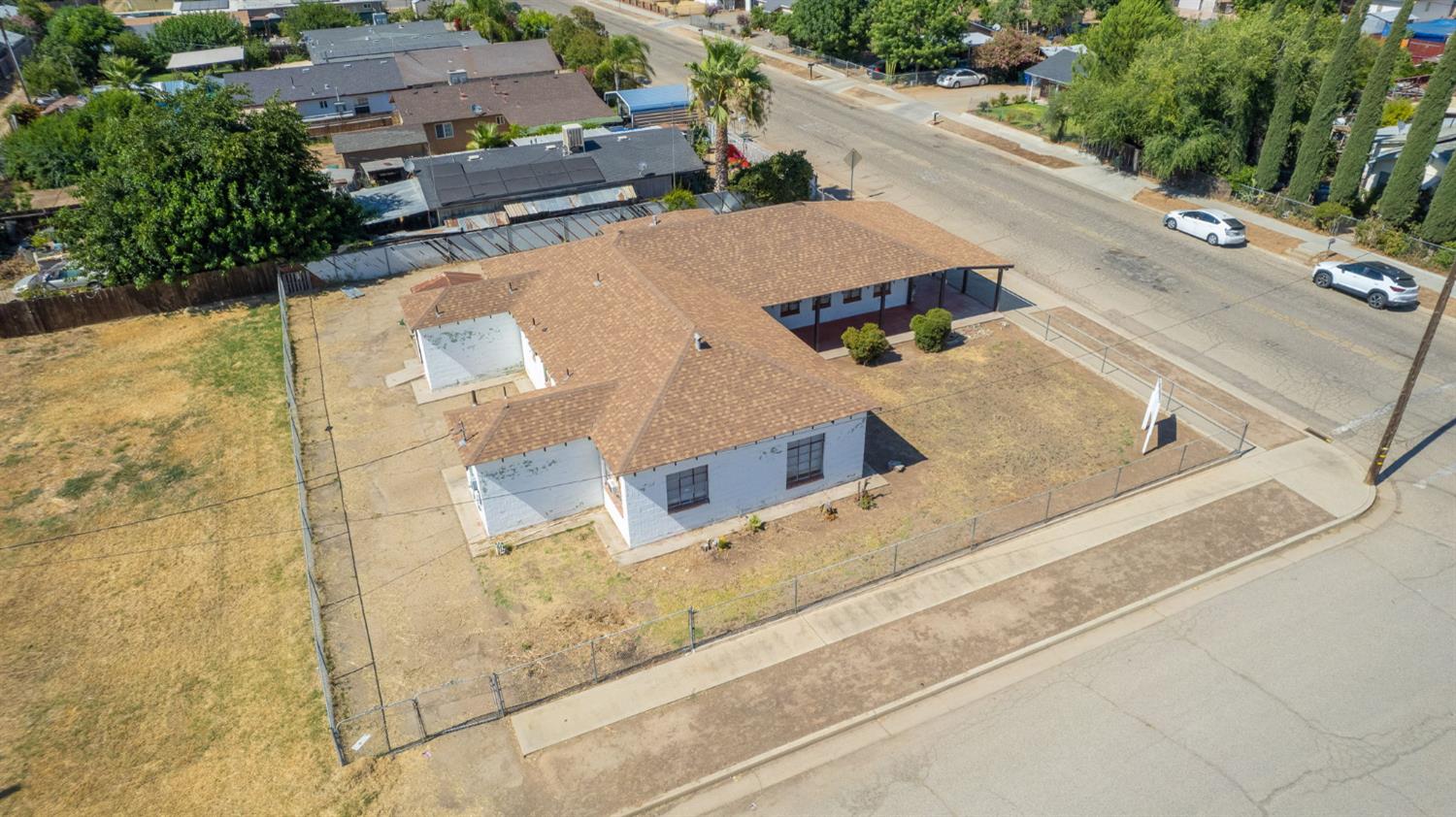 465 4Th St, Orange Cove, CA 93646