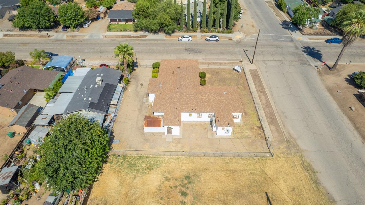 465 4Th St, Orange Cove, CA 93646