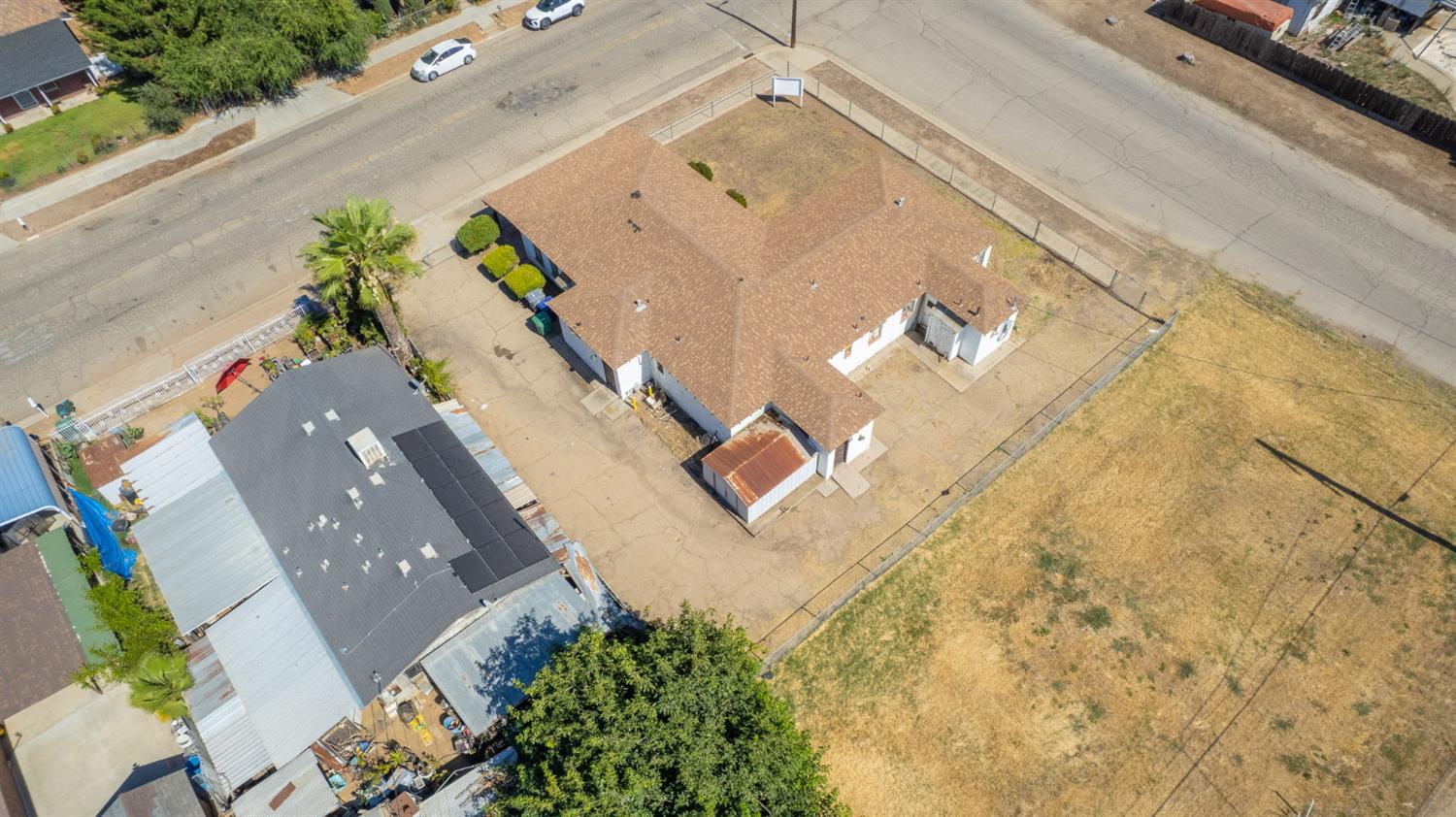 465 4Th St, Orange Cove, CA 93646
