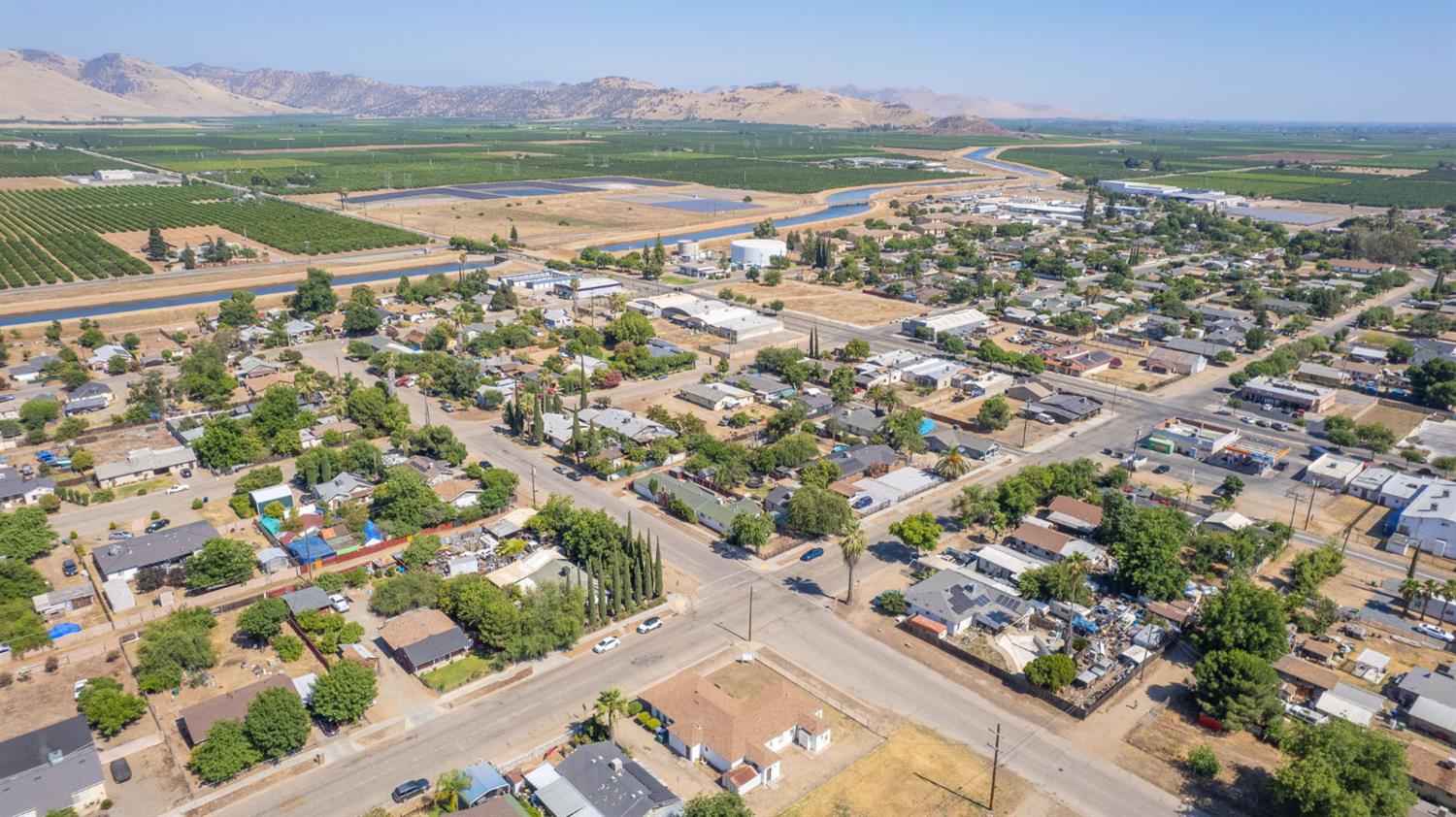 465 4Th St, Orange Cove, CA 93646
