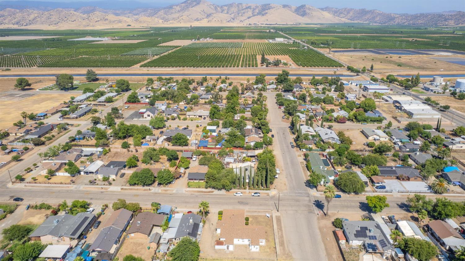 465 4Th St, Orange Cove, CA 93646