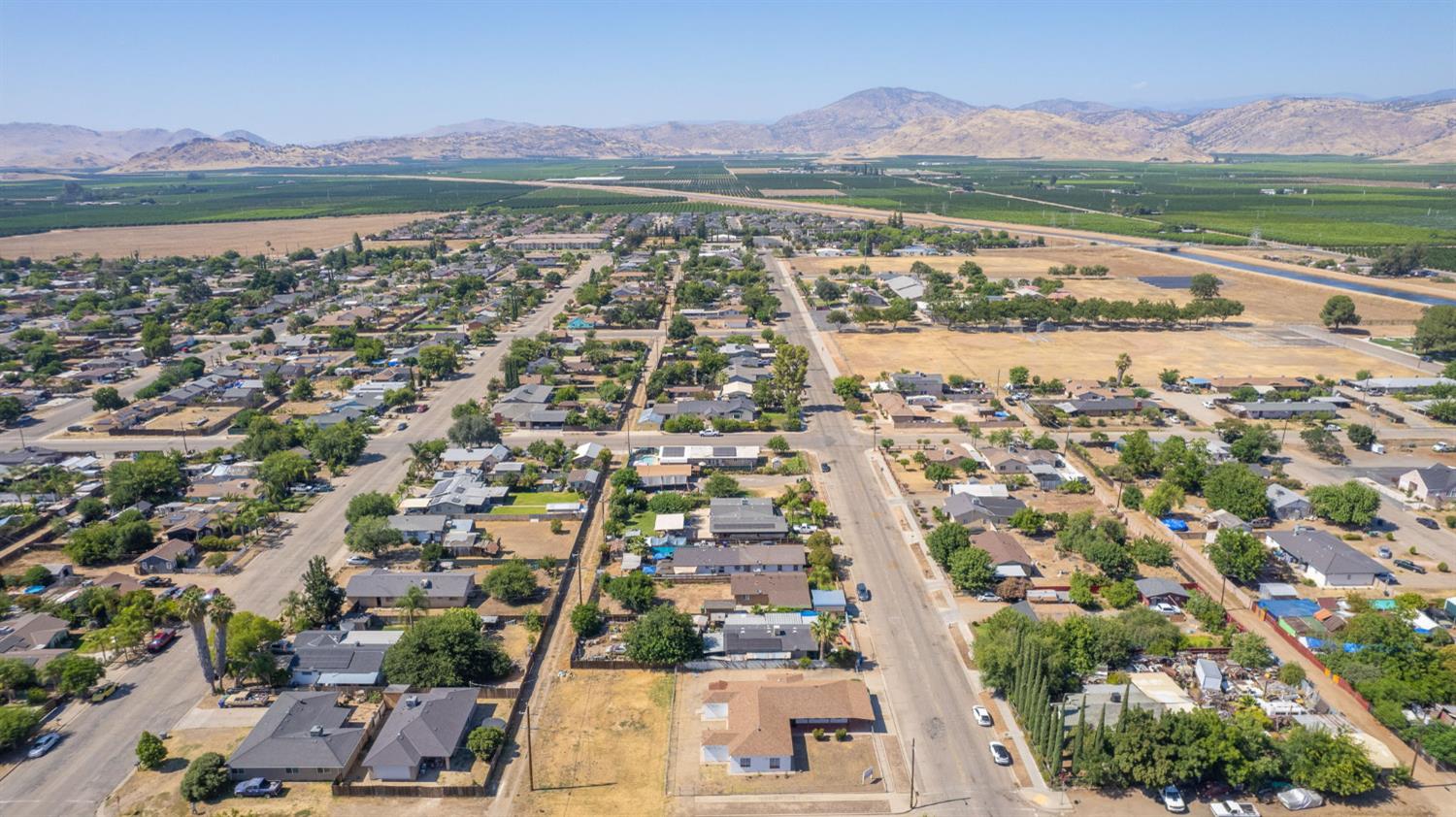 465 4Th St, Orange Cove, CA 93646
