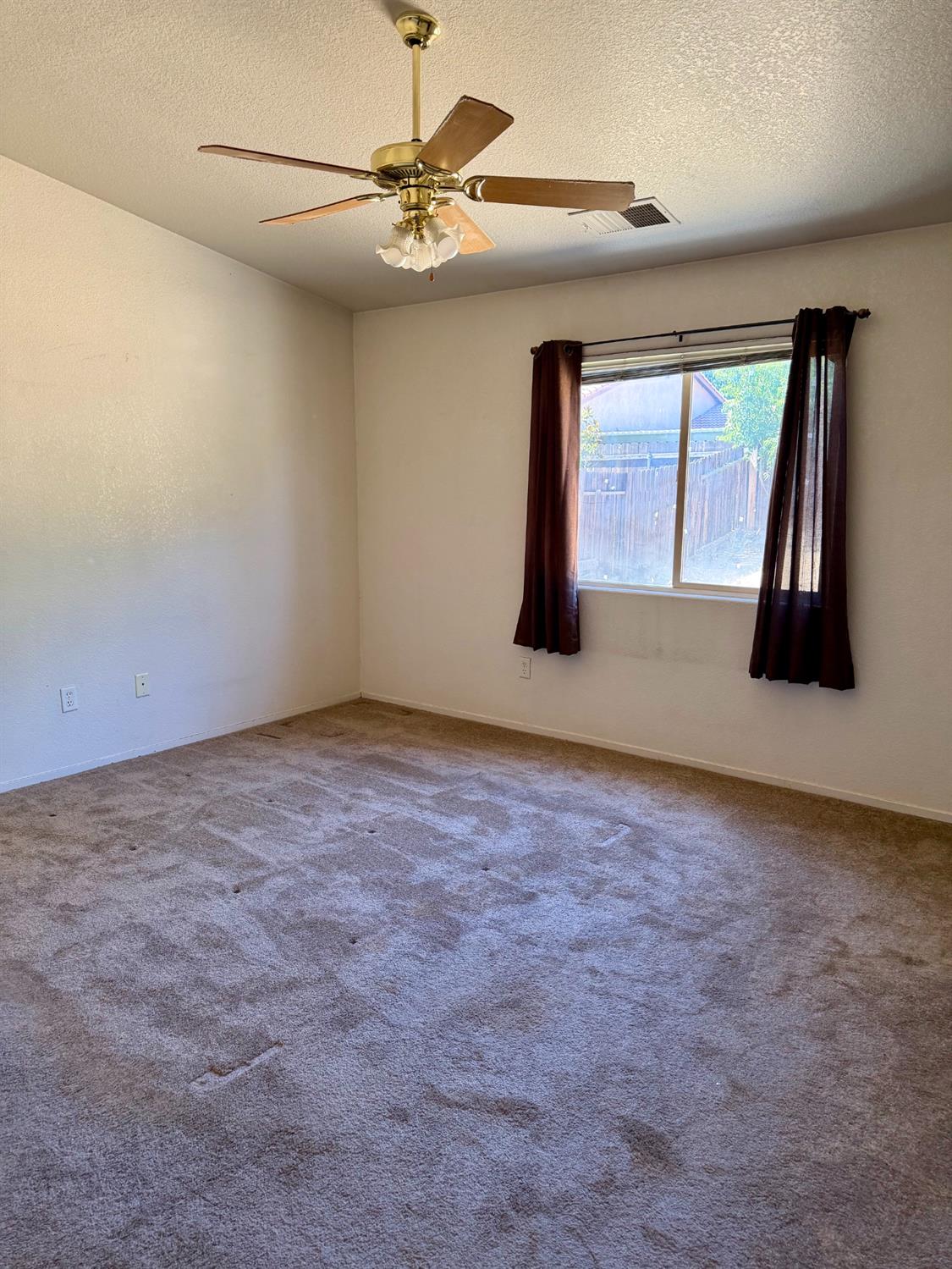 225 Fisher Ln, Coalinga, CA 93210