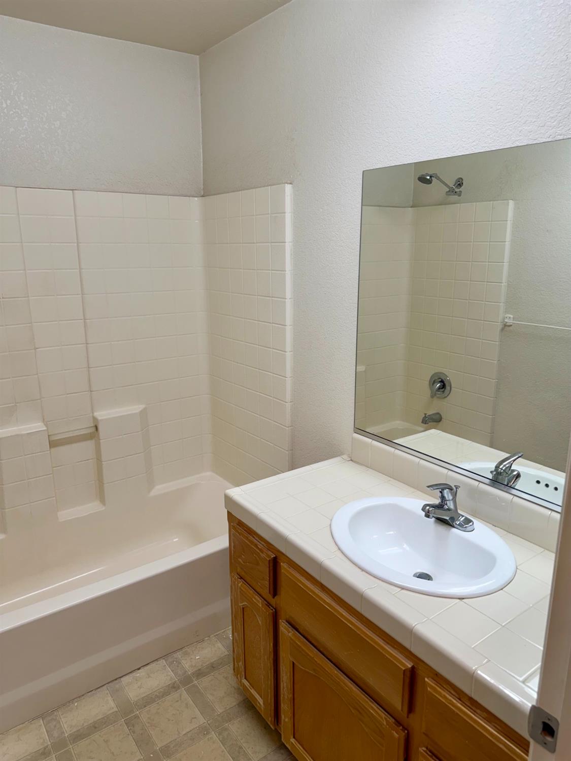 225 Fisher Ln, Coalinga, CA 93210